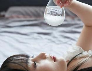 蜜桃社 - 看！牛奶与Suki的完美搭配，无圣光写真开启新视界