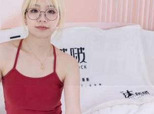 袜啵啵 - 福利有道，小甜豆半蹲镜头让人欲罢不能的图集！