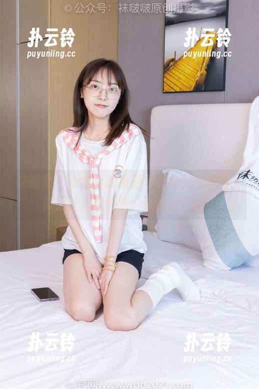 袜啵啵 - 小甜豆的最新单腿白棉袜套图，简直让人想大喊：请让她竞技！