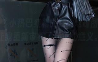 语画界 - 小热巴红裙的在线炫耀图，真的让我重新审视了红色的意义。