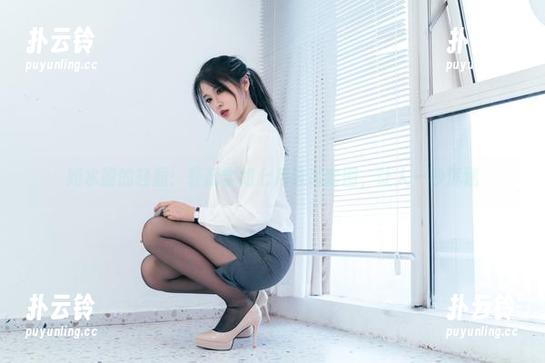 如水般的轻盈：轩萧学姐七月泳装套图，让人一秒沉迷