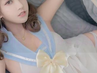 温泉本的另类展示：过期米线线喵的写真，洗去的不止是疲惫，还有无尽的欢乐！