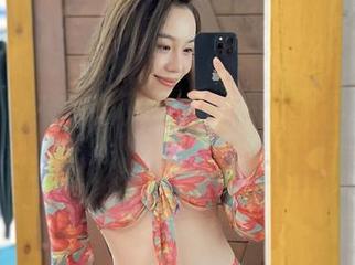 微密圈 - 铁锤姐姐带来的美脚合集，根本无法抗拒，单身都不想下载！
