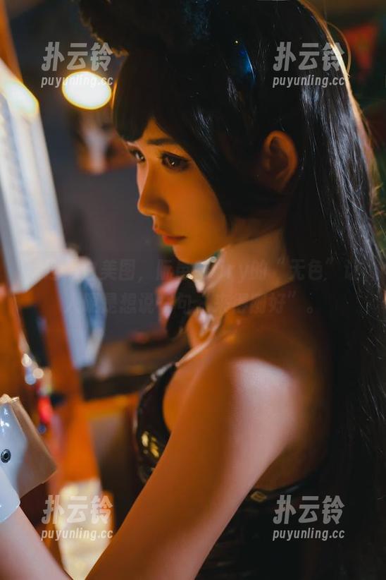 精选黑白美图，阮邑Fairy的“无色”让人硬是想说一句“来得刚好”。