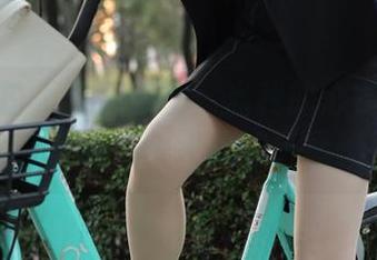 魔镜街拍 - 凯恩原图：当我的心在挂灯笼，旁边有个狡黠的凯恩！