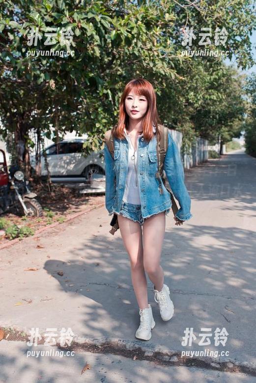 魔镜街拍 - 小心哦，婷婷的资源集合：白色吊带连衣裙和黑丝美腿，容易让人流口水！