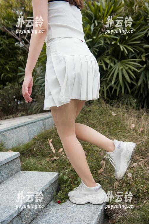 高清黑丝毛呢格子裙，魔镜街拍的分享…真让人欲罢不能！